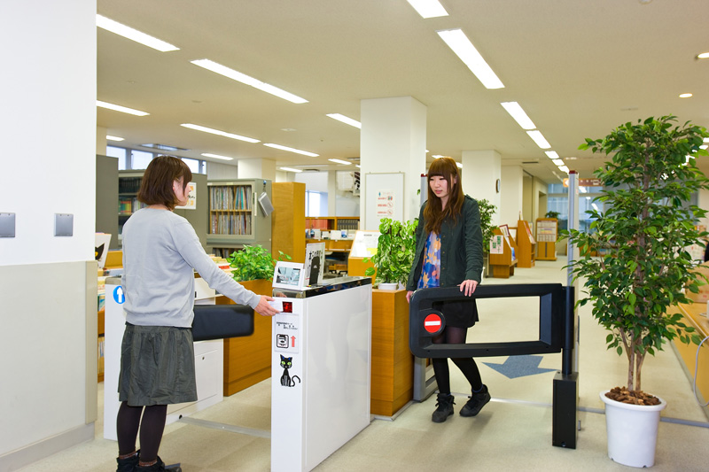 四国大学附属図書館入口ゲート