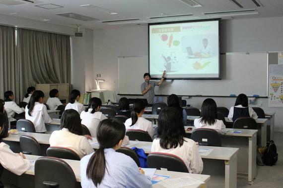 管理栄養士養成課程での学科紹介