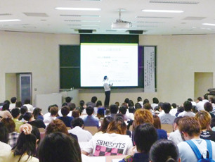 セミナーに参加する学生達