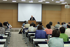 「面白い仏像の話」講座風景（四国大学交流プラザ）