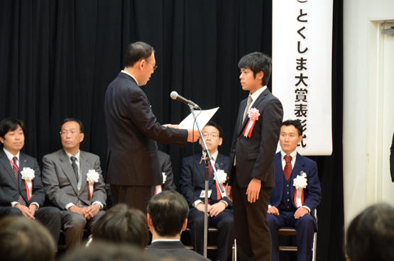 メディア情報学科の学生がICT(愛して)とくしま大賞で特別賞と企業賞を受賞しました