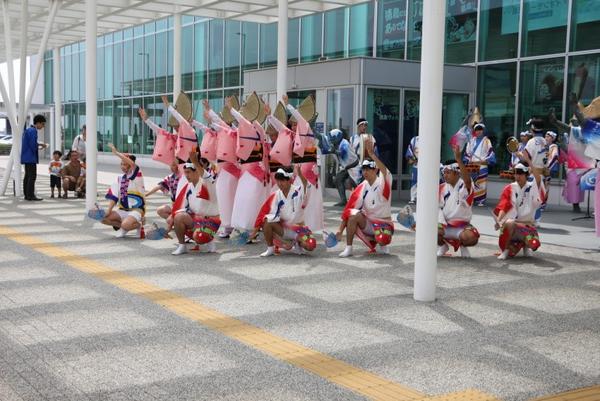 阿波踊り部 四国大学連 が乱舞を繰り広げました 四国大学