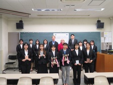 第18回英語スピーチコンテスト「吉野川杯」および第13回英語レシテーションコンテスト「眉山杯」を開催しました