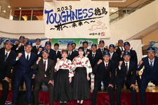 書道文化学科の学生が「徳島インディゴソックス球団2023シーズンの新スローガン」を揮毫しました 