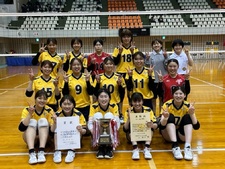 女子バレーボール部が「2023年度第52回四国大学バレーボール春季リーグ戦」で2大会連続優勝を果たしました