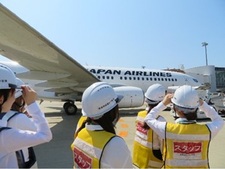 国際文化学科専門科目「ホテル&ツーリズムⅠ」で徳島阿波おどり空港で実地研修に参加しました