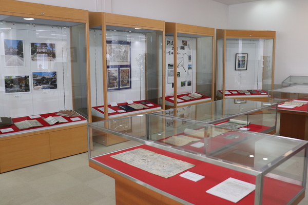 博物館実習Ⅲ履修生による企画展示「江戸時代の名所を訪ねて」を開催しています