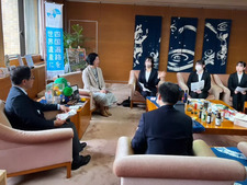 国際文化学科学生チームが徳島県庁を訪問し「大阪万博とタイアップした徳島活性化プラン」のプレゼンを行いました