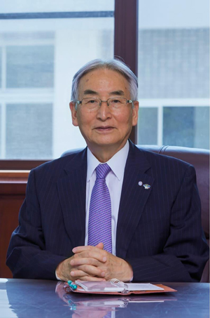 本学の佐藤一郎理事長が旭日中綬章を受章しました