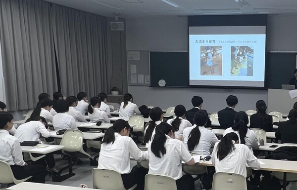 保育職を目指す児童学科、幼児教育保育科の学生が私立幼稚園・認定こども園セミナーを受講しました