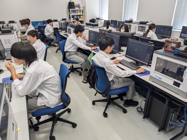 龍昇学園の皆さんがキャンパスライフの体験を行いました