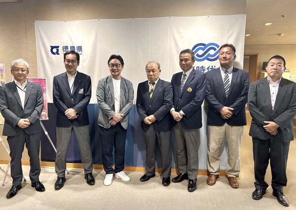 四国大学、徳島県ラグビーフットボール協会、中四国ジュニアラグビー連絡協議会が徳島県知事を表敬訪問しました