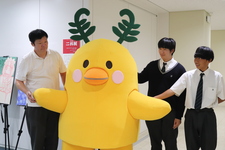 人間生活科学科デザインコースの学生が吉野川高校のマスコット着ぐるみを製作しました